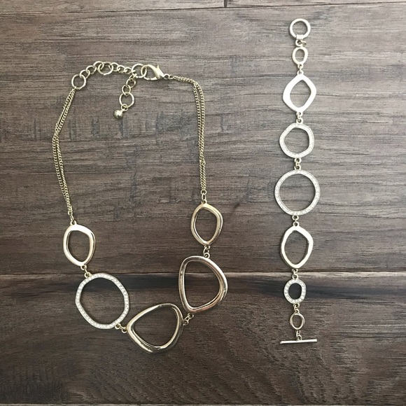 Gold Jewelry Set - Picture 1 of 3